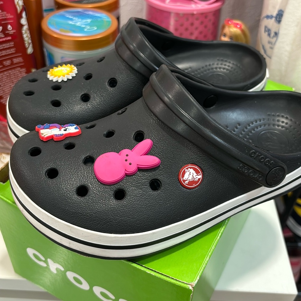 Black crocs
